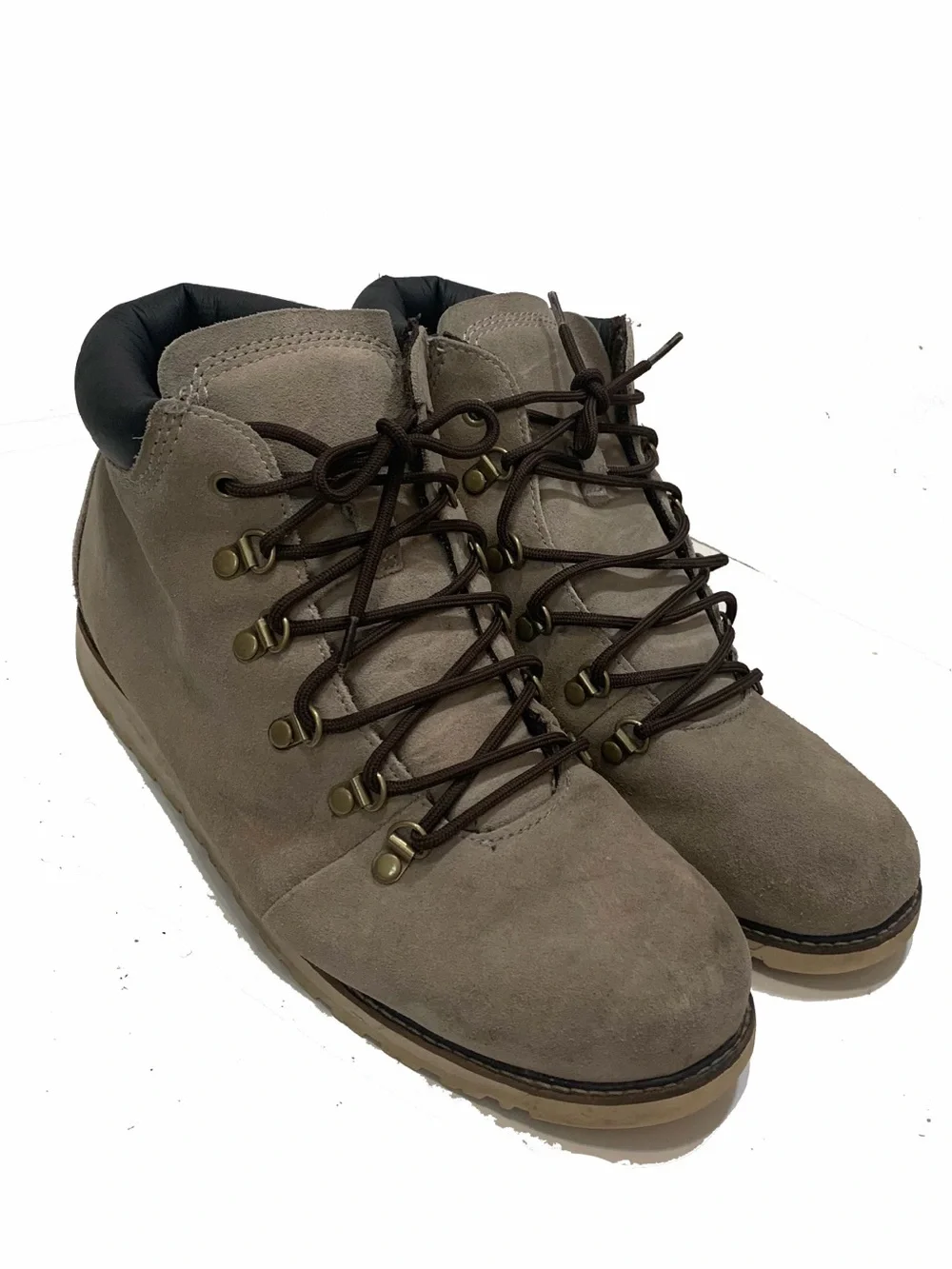 10.5 / L.L. Bean Men's Suede Lace-Up Ankle Boots in Taupe